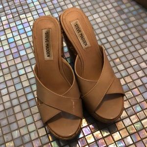Steve Madden nude patent wedges size 6